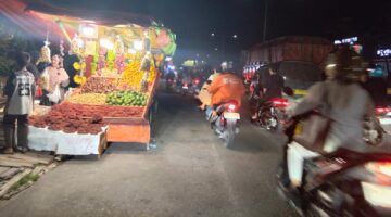 PKL gunakan Mobil Pick Up di Trotoar Jalan Subrantas Panam Penyebab Macet dan Kecelakaan, Warga Minta Satpol PP Kota Pekanbaru Menertibkannya