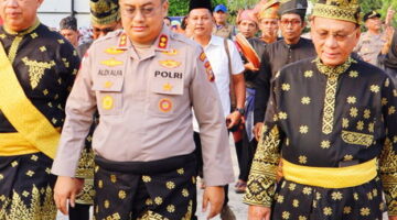 Prosesi Adat Meriah, LAMR Meranti Serahkan Datuk AKBP Aldi Alfa Faroqi ke LAMR Rokan Hilir